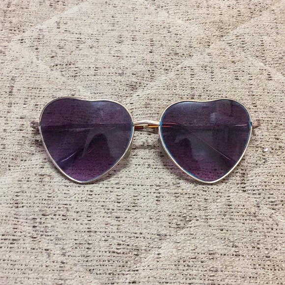 Heart shaped sunglasses - Picture 1 of 1